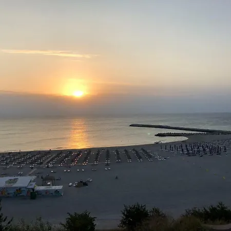 La Malul Marii Apartment *